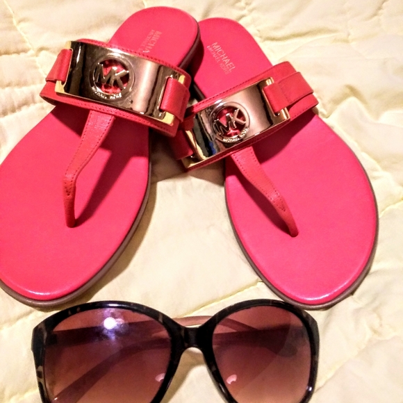 Michael Kors Shoes - NEW MICHAEL KORS LOGO SLIDE IN SANDALS SZ 7 1/2
